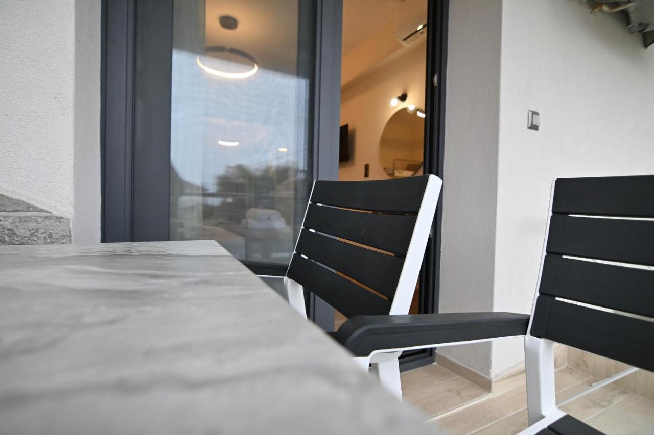 Armonia Luxury Suites Vrasná エクステリア 写真