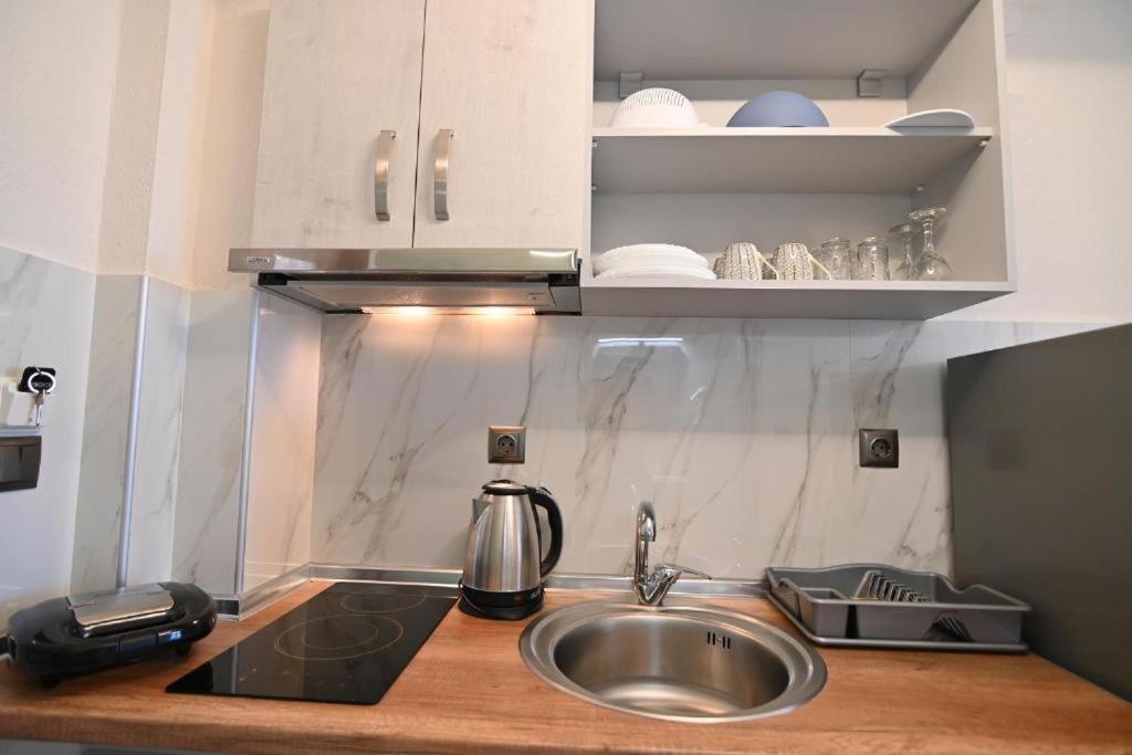 Armonia Luxury Suites Vrasná エクステリア 写真